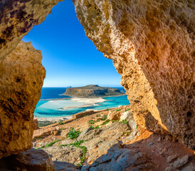 Wall Mural - Amazing view of Balos Lagoon with magical turquoise waters, lagoons, tropical beaches of pure white sand and Gramvousa island on Crete, Greece