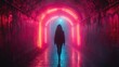 Kobieta przechodzi przez tunel, gdzie świecą neonowe światła.