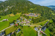 Luftaufnahme aus dem herbstlichen Oberallgäu bei Tiefenbach, Blick auf den kleinen Ort Wasach