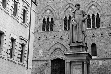 Wall Mural - Siena Italy 09 30 2022: Old Medieval city in Tuscany in Europe. Art and culture. Tourists from all over the world for Piazza del Campo Palio Duomo Tower del Mangia and the oldest bank banco dei Paschi