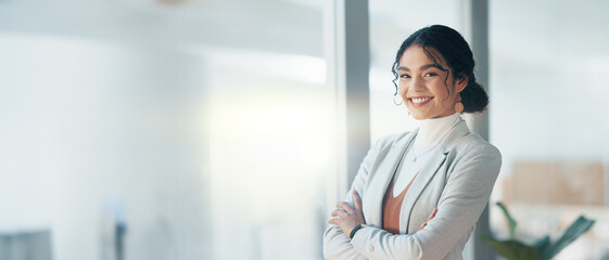 Aufkleber - Happy, face and woman with arms crossed in office with business pride and corporate work. Smile, company and portrait of a female employee with confidence and professional empowerment at an agency