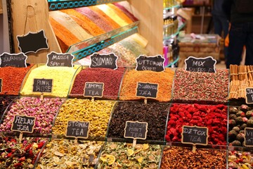 Canvas Print - Spice market in Istanbul, Turkey