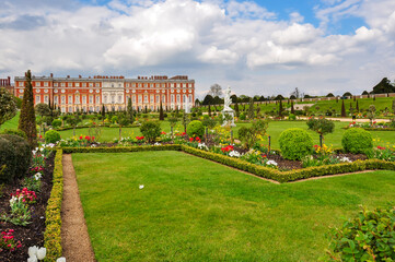 Wall Mural - Hampton Court palace and gardens in London, UK