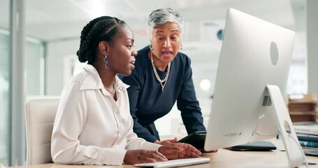 Leinwandbilder - Training, help and business people with computer in office for project feedback, teamwork or advice. Corporate, coaching and black woman with senior mentor in collaboration, learning or brainstorming