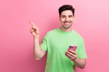 Poster - Photo of satisfied nice man wear green trendy clothes recommend buy device empty space isolated on bright pink color background