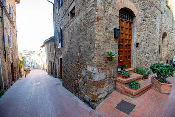 Canvas Print - Pedestrian Alley - San Gimignano - Italy