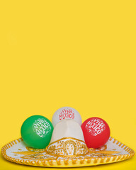 Wall Mural - Mexican mariachi hat and balloons with text Viva Mexico, yellow background. Festive background; Cinco de Mayo, Mexican Independence Day.