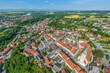 Ausblick auf die Stadt Landau im Isartal in Ostbayern