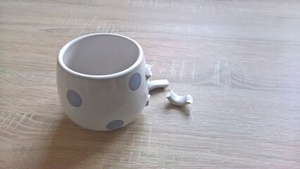 broken mug withdots