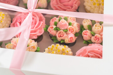 Wall Mural - Delicious Gourmet Cupcakes Topped with Buttercream Frosting Flowers