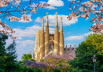 Canvas Print - Sagrada Familia cathedral in spring, Barcelona, Spain