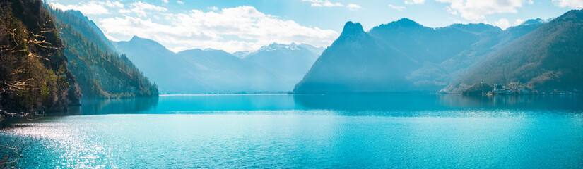 Wall Mural - Lake Traunsee, Salzkammergut, Austria, on a sunny day in early spring