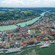 Die Dreiflüssestadt Passau im Luftbild, Blick zum Domplatz im Zentrum der Altstadt