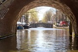 Fototapeta Młodzieżowe - Kanal in Amsterdam