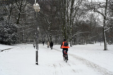 Poster - Taunusanlage in Frankfurt im Winter