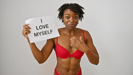 Poster - Shocked young black woman with dreadlocks, standing against an isolated white background, holding 'i love my body' sign, amazing surprise expression, open mouth in disbelief, visibly scared.