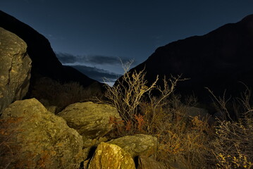 Wall Mural - Russia. The South of Western Siberia. Autumn night in the valley of the Chulyshman River in the Altai mountains.