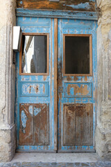 Canvas Print - Wonderful blue weathered wooden door in a traditional stone house of Beaucaire, Provence, south of France, Gard.