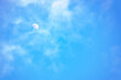 美しい青い空と白い雲と昼間の月