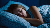 Fototapeta  - Spokojny sen kobiety w komfortowych warunkach sypialni
