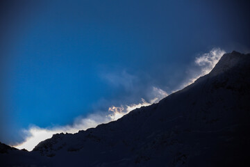 Wall Mural - strong winds at the snowy mountain ridge above Saas-Fee