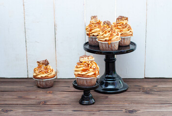 Wall Mural - Peanut butter cupcakes with salted caramel, toffee and chocolate bites