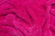 © Mercedes Fittipaldi - Textura de toalla paño de microfibra magenta brillante . Vista superior y de cerca. Copy space