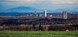Fototapeta Tęcza - Panorama, tereny przemysłowe z kopalniami węgla i widokiem na góry w Czechach