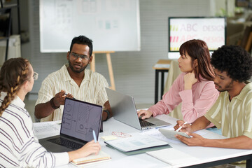 Group of startuppers discussing project of new mobile app