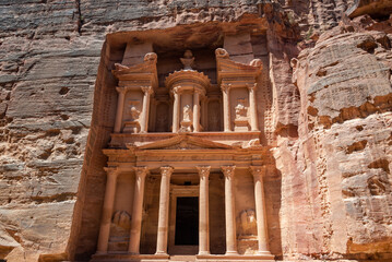 Wall Mural - View of the iconic treasury buildings in the ruins of Petra, Jordan