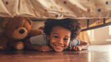 Fototapeta  - Garotinho brincando com ursinho de pelúcia na cama em casa.