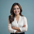 © Benjamin - A white woman with dark hair wearing a white dress shirt, smiling and folding her arms