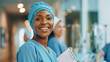 
Enfermeiras Unidas, Promovendo a Diversidade e Promovendo o Empoderamento Inclusivo das Mulheres no Local de Trabalho, contexto hospitalar desfocado