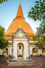 Wall Mural - View at the Stupa of Chedi Phra Pathom in Nakhon Pathom - Thailand