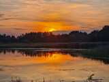 Fototapeta Do pokoju - zachód słońca nad jeziorem