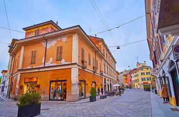 Canvas Print - Evening stroll on Corso Giuseppe Mazzini, Cremona, Italy