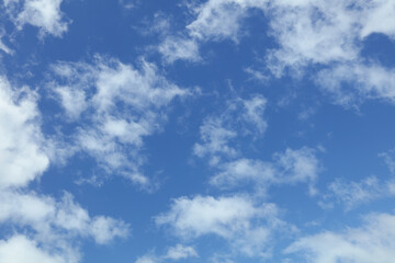 Wall Mural - Fluffy white clouds in a blue sky 