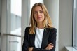© Marco - Moderne Business Frau. Chefin bei einem Startup. Erfolgreiche Frau im Beruf als Personalfoto.
