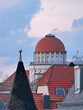 Leipzig von oben: Blick über die Dächer der Stadt zum Wünschmannhaus mit der weithin sichtbaren Kuppel. Sachsen, Deutschland
