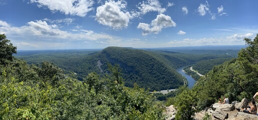 Tranquil Pocono Escapes: Serene Mountain Getaways