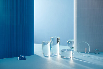 Some transparent geometric podiums are displayed on blue background.