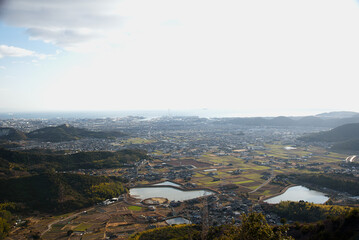 Wall Mural - 兵庫県・高砂市、加古川市を望む名峰高御座山からカスミの播州播磨灘、瀬戸内海