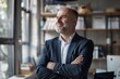 © Лена Шевчук - Happy business man wearing suit standing in office