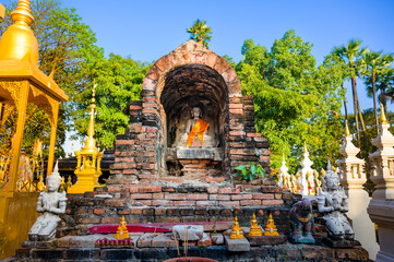 Canvas Print - Ancient Buddha Statue of Wat Thawai at Chiang Mai Province