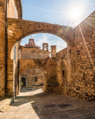 Canvas Print - Scenic sight in the village of Campiglia Marittima, on a sunny summer afternoon. In the Province of Livorno, in the Tuscany region of Italy.