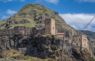 Canvas Print - Khertvisi Fortress seen from the road to Vardzia cave monastery in Aspindza district; Samtskhe-Javakheti region, Georgia