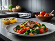 Perfekt gegrilltes Steak mit buntem Gemüse auf einem eleganten Teller in der Küche angerichtet