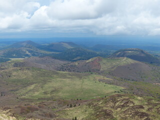 Canvas Print - Paysage naturel de volcans et montagnes d'Auvergne 