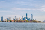 Fototapeta Londyn - View of New York from Liberty Island