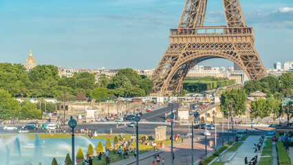 Wall Mural - Sunset view of Eiffel Tower timelapse with fountain in Jardins du Trocadero in Paris, France.